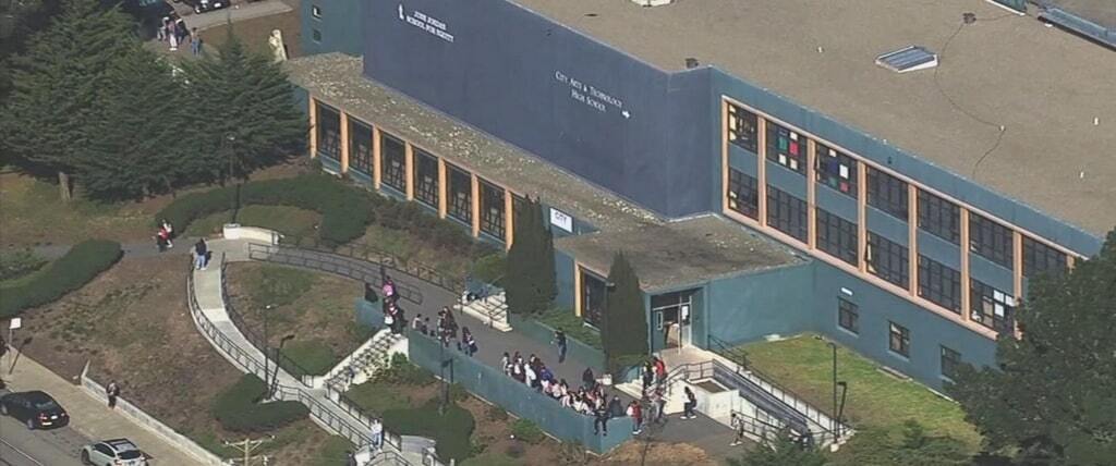 В Сан-Франциско неизвестные открыли стрельбу по школьникам: есть пострадавшие. Опубликованы фото