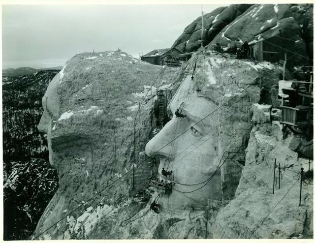 Гора Рашмор: як на скелі висікали президентів США - фото