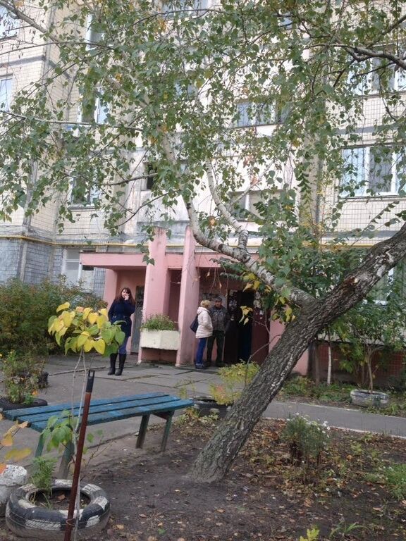 Быдлота: киевский журналист "наехал" на неряшливых соседей по дому
