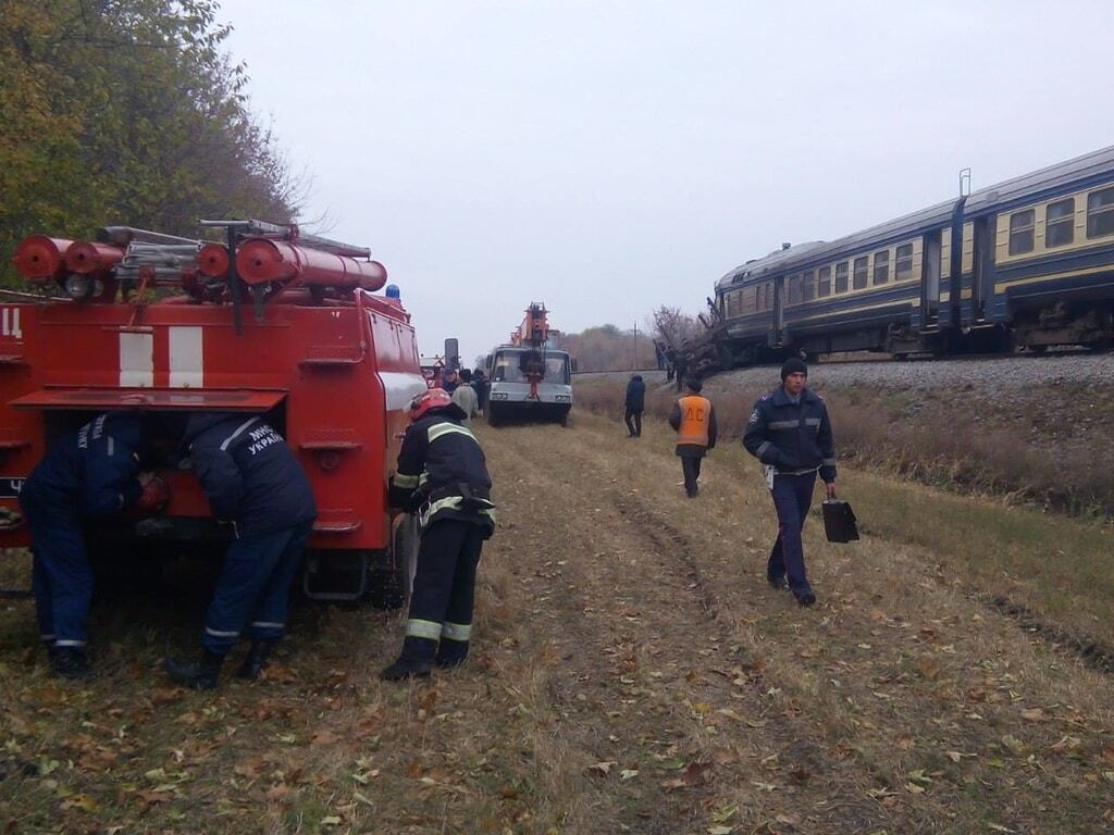 В Винницкой области поезд на ж/д переезде протаранил грузовик, есть погибшие
