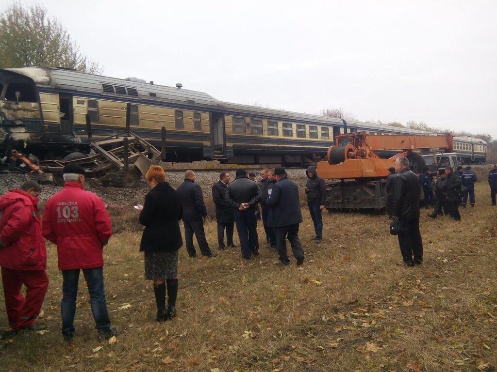 В Винницкой области поезд на ж/д переезде протаранил грузовик, есть погибшие