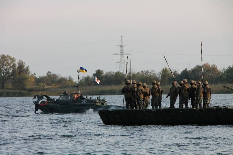 За 2 часа полкилометра: украинские военные удивили мостом через Днепр. Фоторепортаж