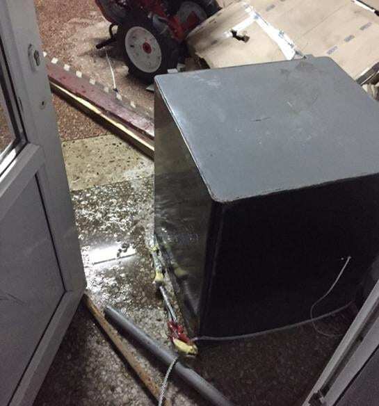 Под Киевом грабители пытались вытянуть джипом 300-килограммовый сейф 