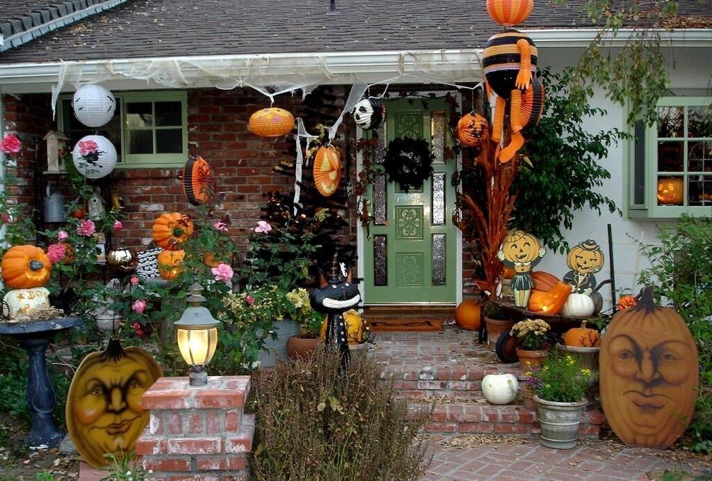 Как украсить дом к Хэллоуину: подборка ярких идей