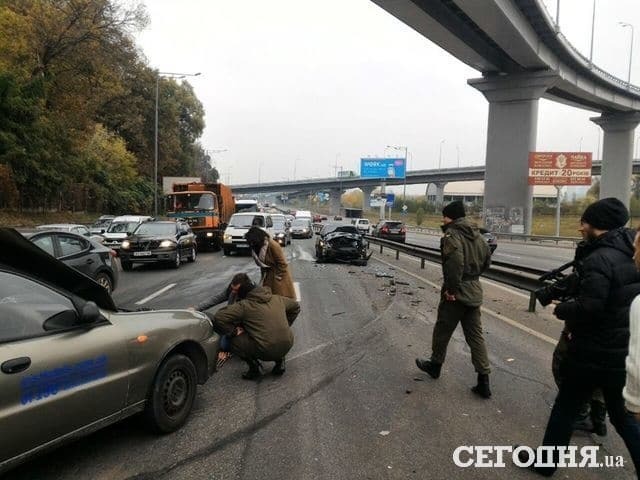 ДТП в Киеве: оба автомобиля превратились в груды железа