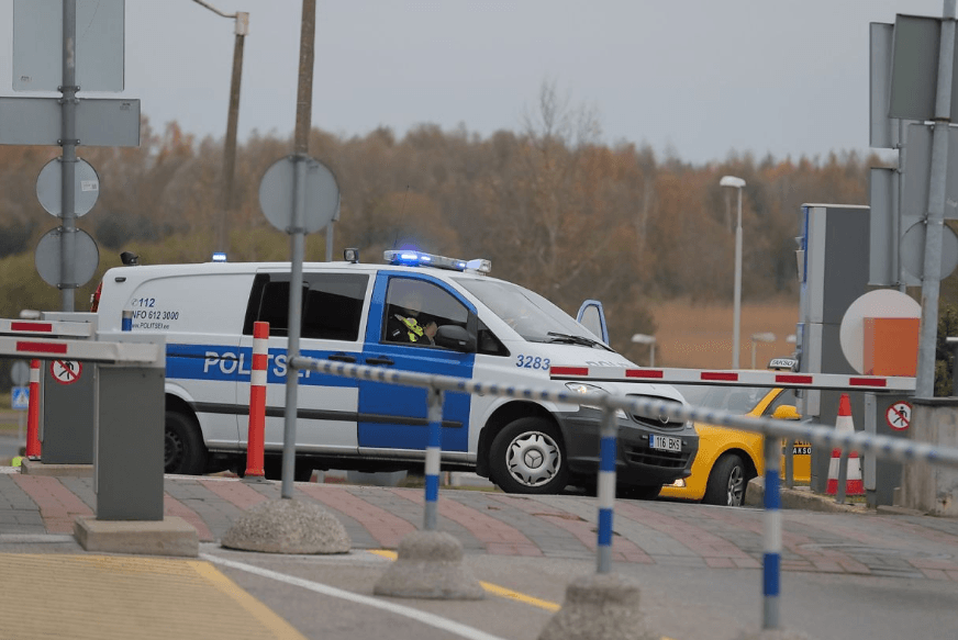 Аэропорт в Таллине эвакуировали из-за "бомбы" русскоговорящего заключенного. Опубликованы фото