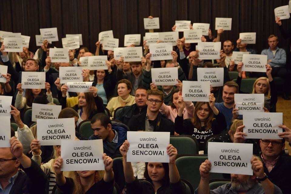 "Освободите Сенцова!" В Варшаве организовали акцию на поддержку режиссера