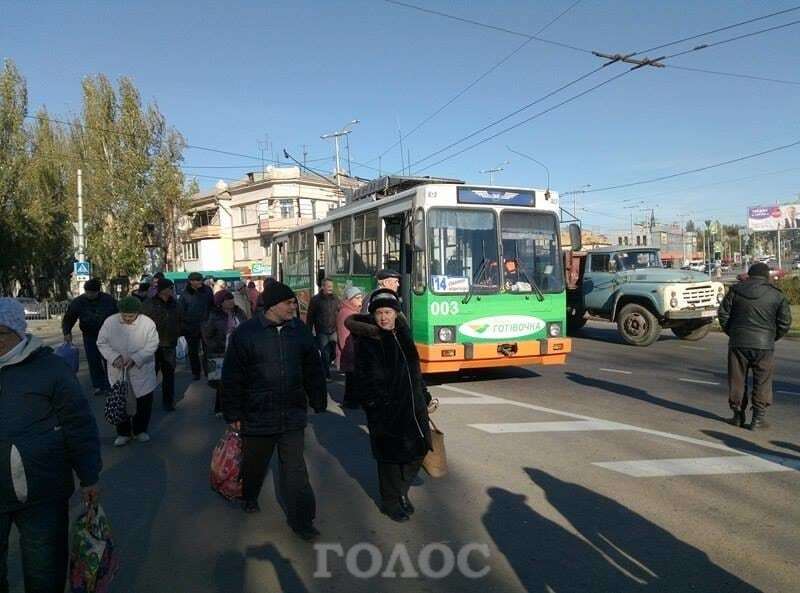 В Запорожье на проспекте из-за троллейбуса образовалась пробка