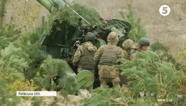 "Боги войны": СМИ показали учения артиллеристов под Киевом. Опубликованы фото, видео