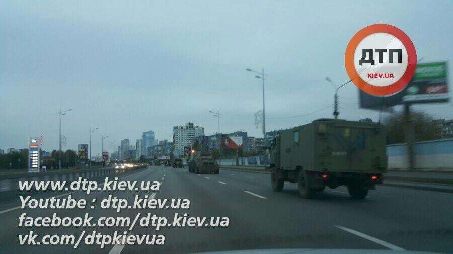 Приветствуем ребят: по Киеву прошла "тяжелая" колонна ВСУ