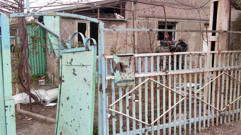 Курс на Мариуполь: террористы разбомбили жилые дома в Талаковке. Опубликованы фото