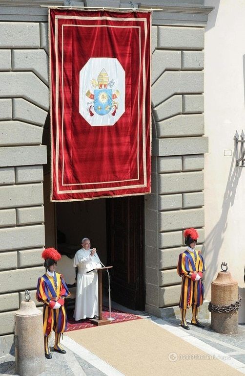 Папа Франциск пустил туристов в личную летнюю резиденцию