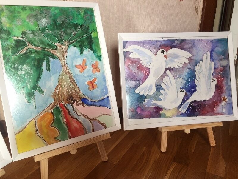 На сольном концерте в Киеве Павел Табаков устроил выставку картин своей 5-летней дочери