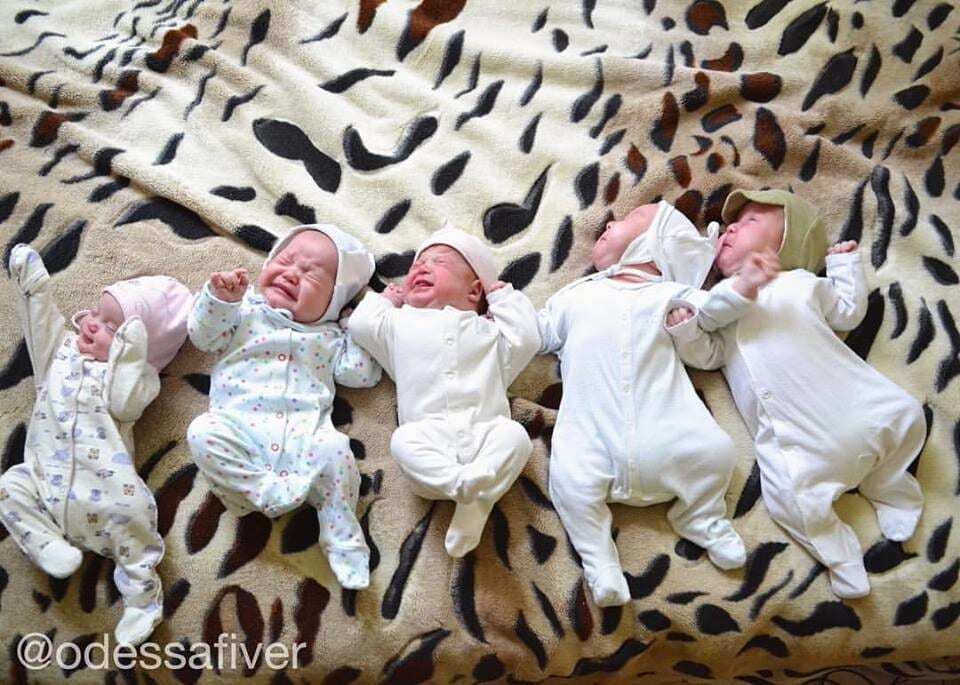 "Странные ощущения": мама одесской пятерни показала, как выглядят малыши