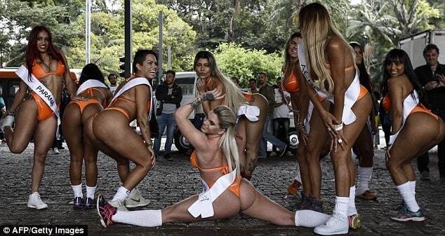 "Тайная вечеря" с участницами "Мисс Бум-Бум" возмутила католиков