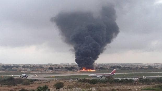 На Мальте разбился самолет: есть жертвы - фото и видео с места ЧП