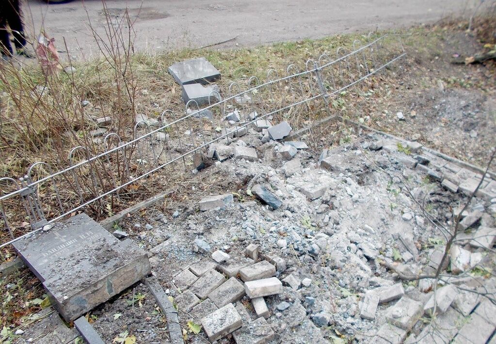 Террористы "ДНР" из минометов обстреляли кладбище