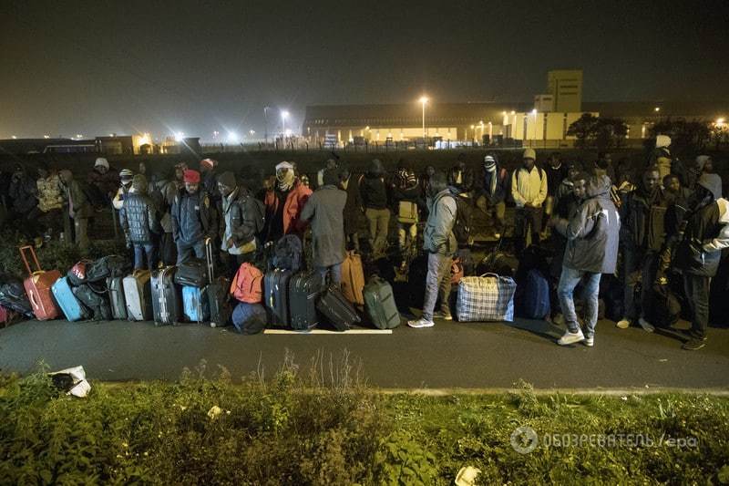 Во Франции начался снос самого большого лагеря беженцев в стране: фоторепортаж