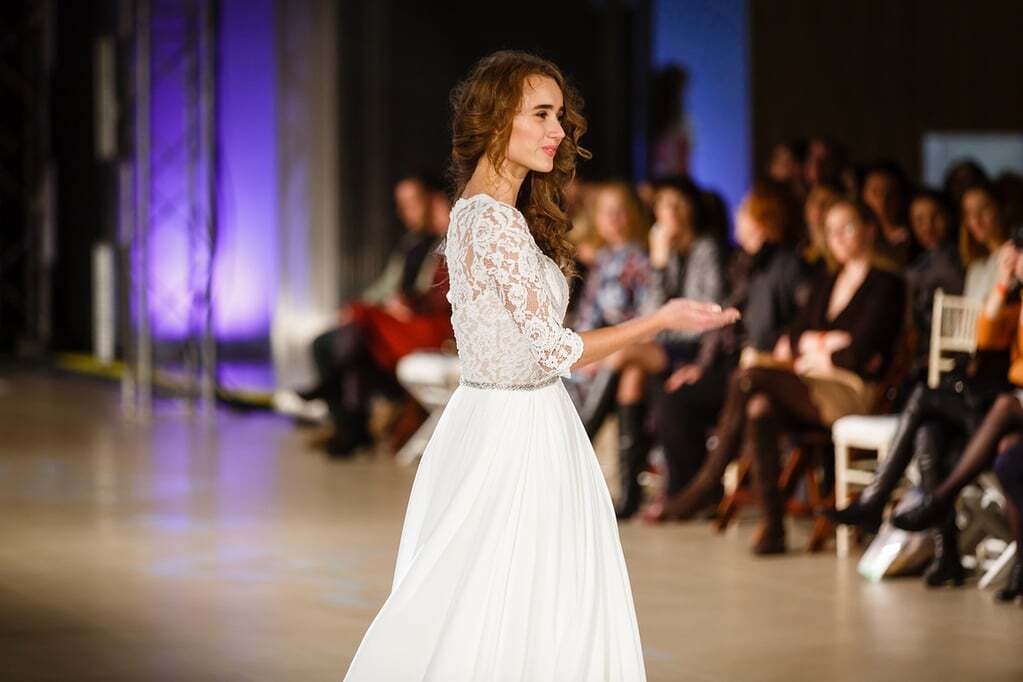 Километры фатина, бисер и стиль "бохо": украинские дизайнеры показали свадебные платья