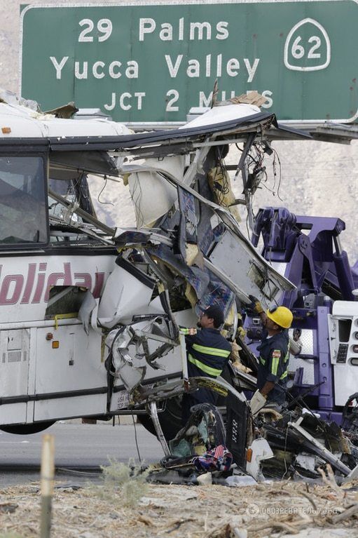 "Такого не было 35 лет": 13 человек погибли в США в ДТП с туристическим автобусом и грузовиком