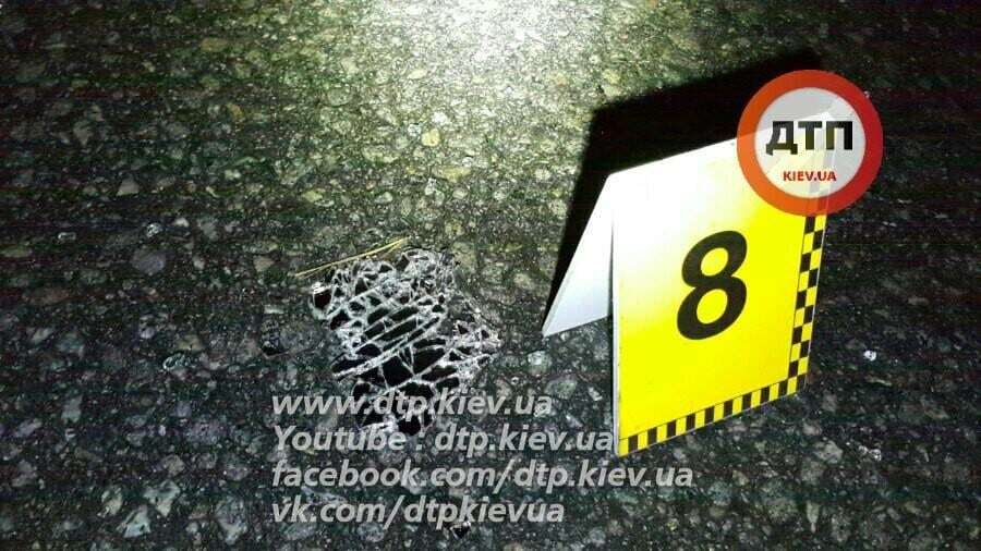 Кинувся у потік авто: у Києві на смерть збили пішохода