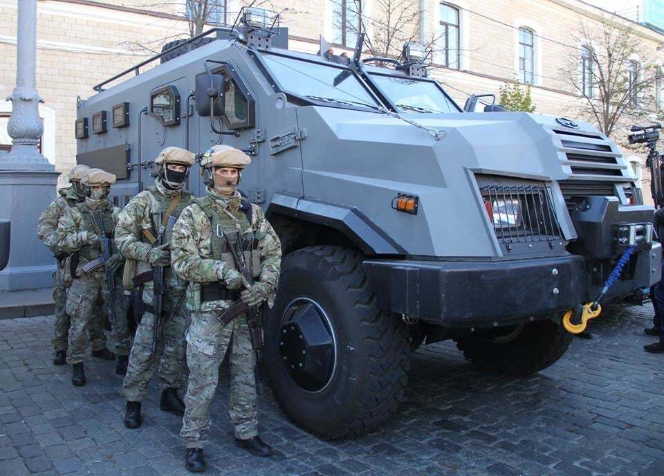 Сделано в Украине: харьковская полиция получила новый броневик. Фотофакт