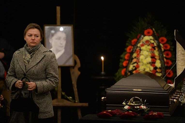В Киеве похоронили народную артистку Валерию Заклунную