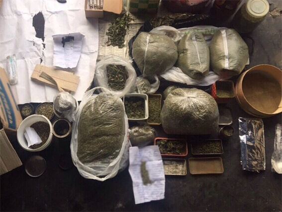 Зброя, вибухівка, наркотики: на Кіровоградщині поліція "накрила" наркобазу