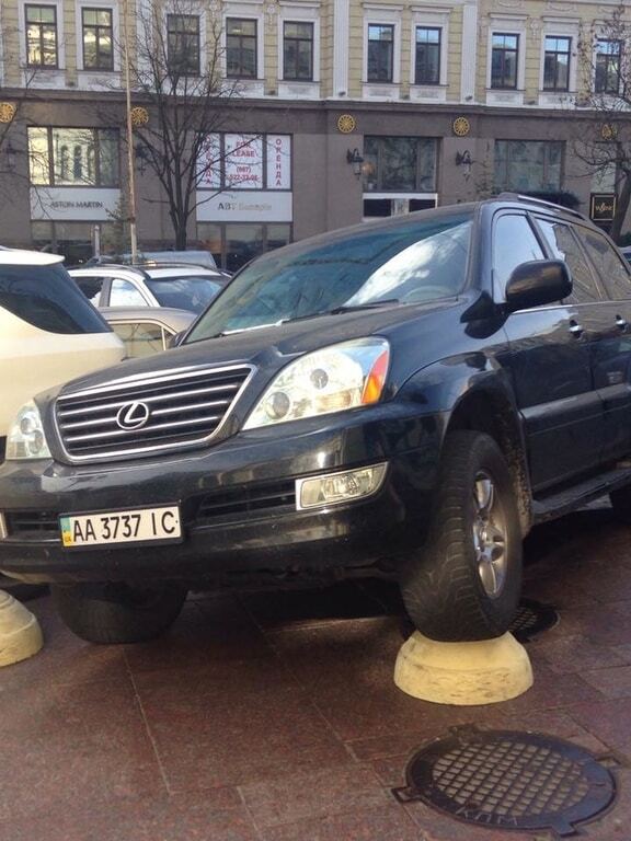"Патріот, на Майдані був": київський адвокат показав "клінічну" парковку