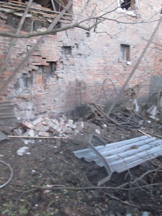 Террористы накрыли артиллерией жилые районы Луганщины, ранен подросток: фотофакт