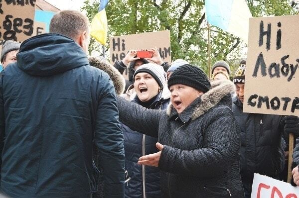 Коллектив спиртзавода требует от руководства "Укрспирта" остановить массовые увольнения