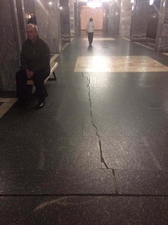 У соцмережі показали платформу у тріщинах ще однієї станції київського метро