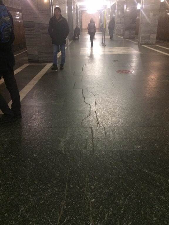 В соцсети показали платформу в трещинах еще одной станции киевского метро