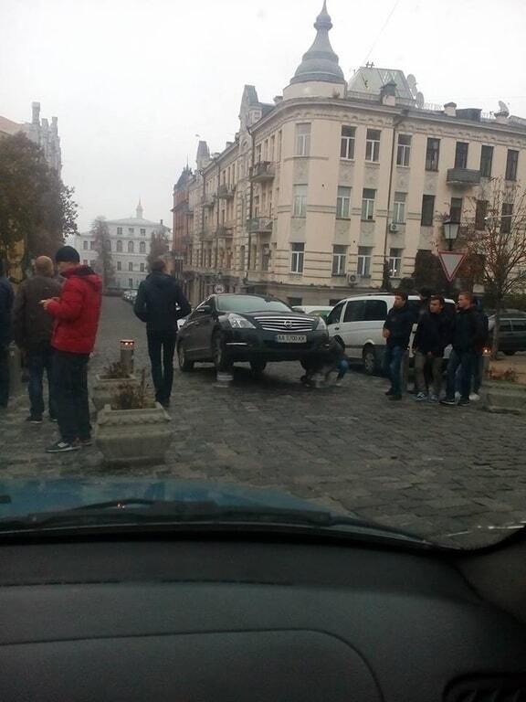 На Андреевском спуске в Киеве засекли автохама: опубликовано фото 