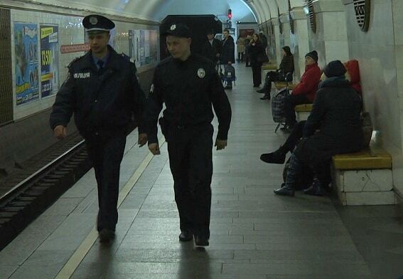 Инцидент в киевском метро: пассажир случайно упал на рельсы
