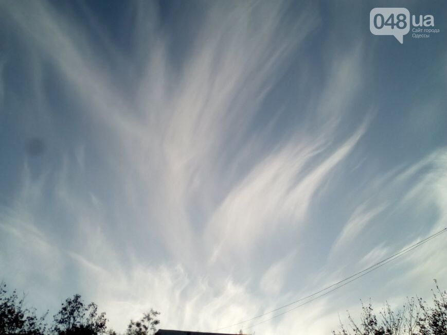 Одесситы восхищаются "светящимися облаками" над городом: опубликованы фото