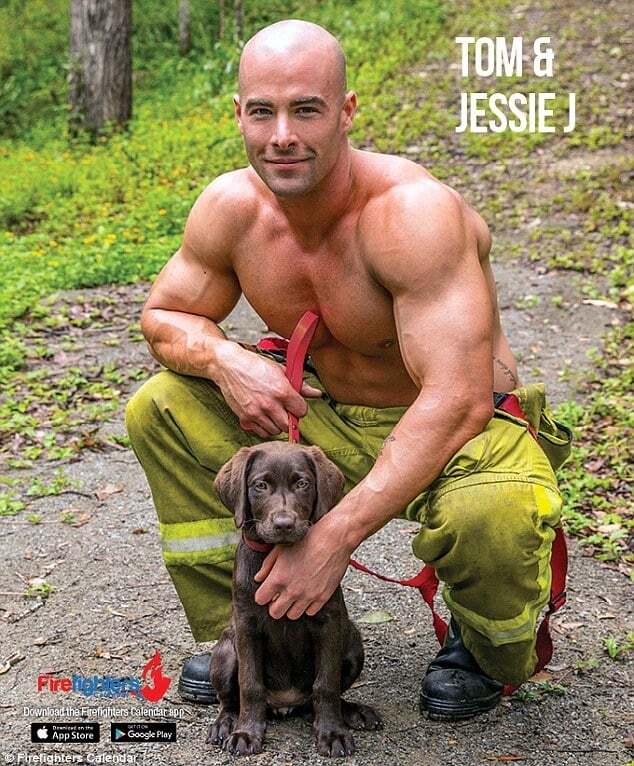 Полуобнаженные австралийские пожарные снялись для календаря с щенками