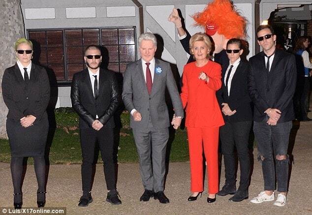 Вот это трансформация: Кэти Перри и Орландо Блум на Хэллоуин стали четой Клинтон