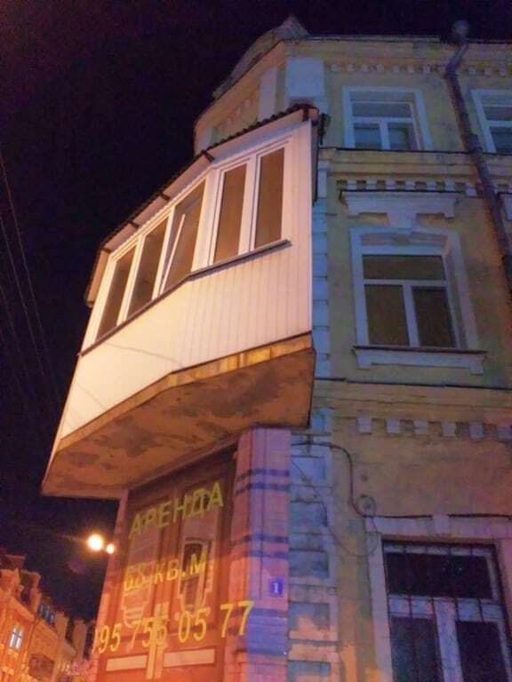 Феерический "рагулизм": исторический центр Киева "изнасиловали" балконом
