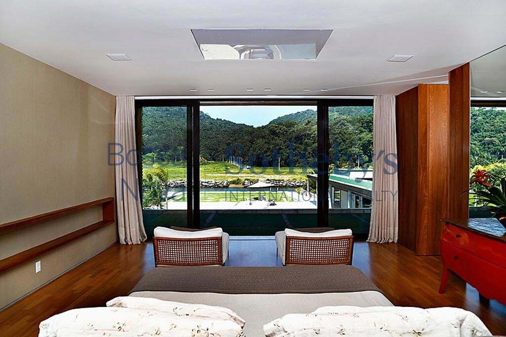 С пещерами и причалом: звезда "Барселоны" Неймар купил новый дом площадью 6225 метров - фото роскоши