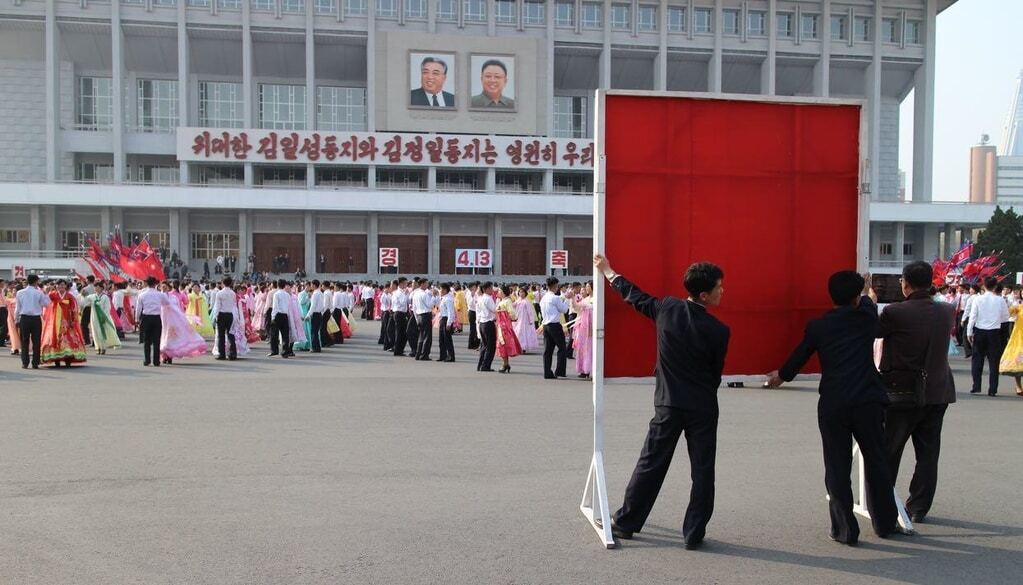 Лживые будни Северной Кореи: опубликован "мощный" фоторепортаж из сердца самой закрытой страны мира
