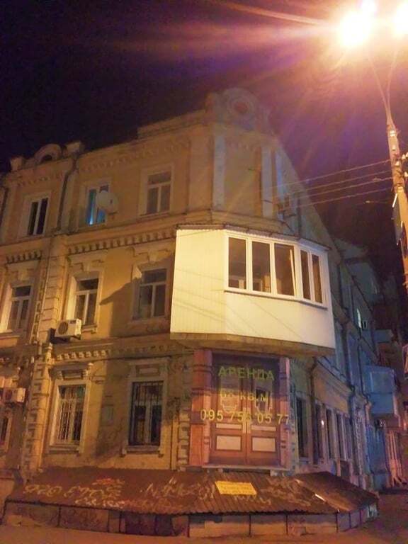 Феерический "рагулизм": исторический центр Киева "изнасиловали" балконом