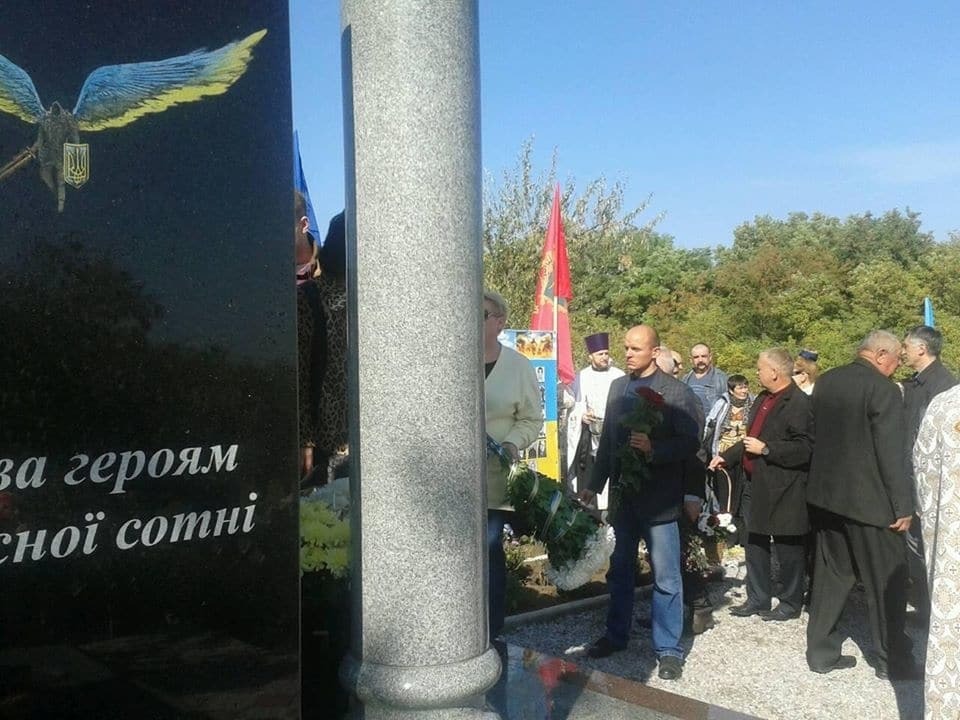 В Запорожье убитого автомайдановца увековечили мемориалом