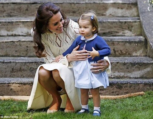 Принц Джордж c сестрой Шарлотой побывали на детском празднике в Канаде