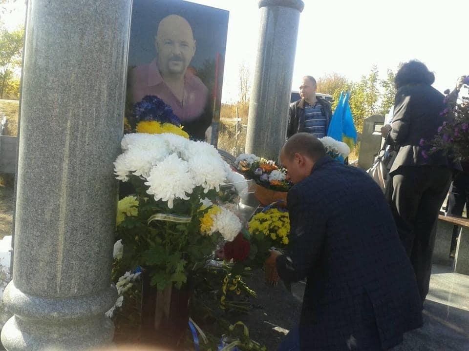 В Запорожье убитого автомайдановца увековечили мемориалом