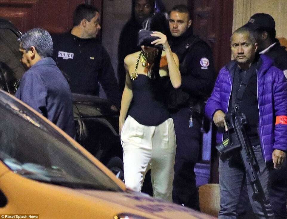 Ким Кардашьян после ограбления срочно покинула Париж на частном самолете