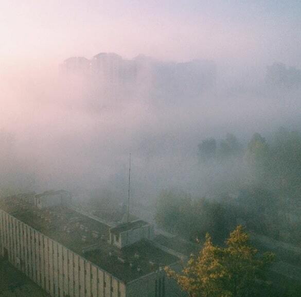 Киев с утра окутал густой туман: опубликованы фото и видео