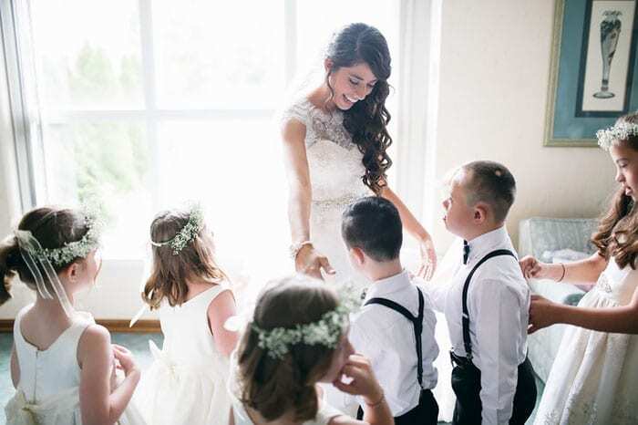 Солнечные ангелы: учительница позвала детей с синдромом Дауна на свою свадьбу