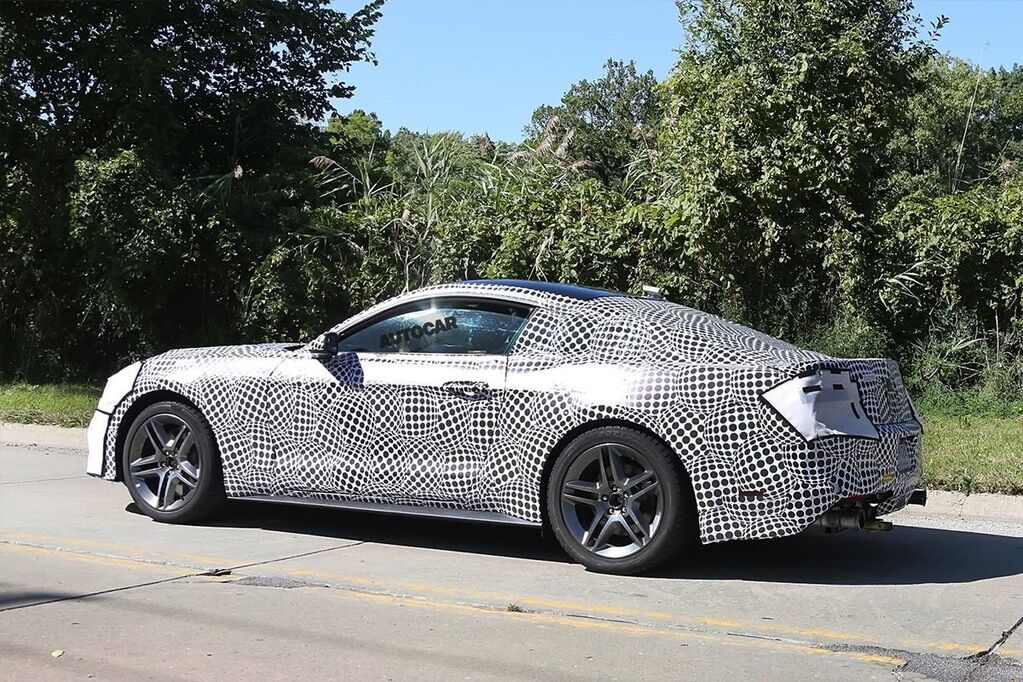 Рестайлинговый Ford Mustang оснастят 10-ступенчатым "автоматом": фото с испытаний