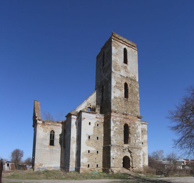 Куди поїхати на Хелловін: 15 таємничих та містичних храмів України